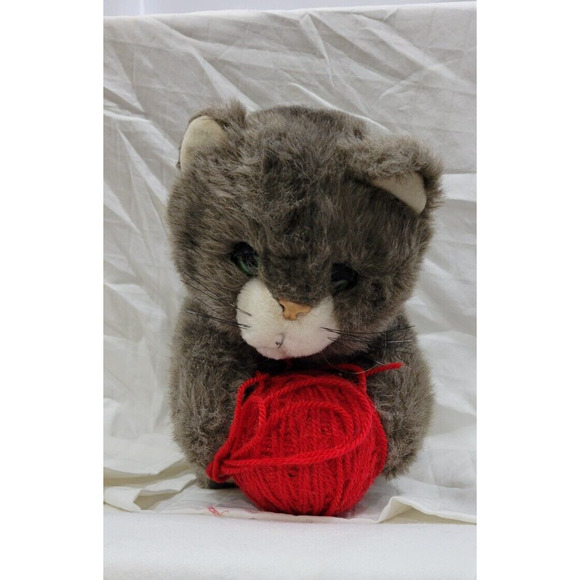 Vintage 1985 Graphics International Gray Cat Red Ball Of Yard Stuffed Plush 11" - Picture 1 of 5